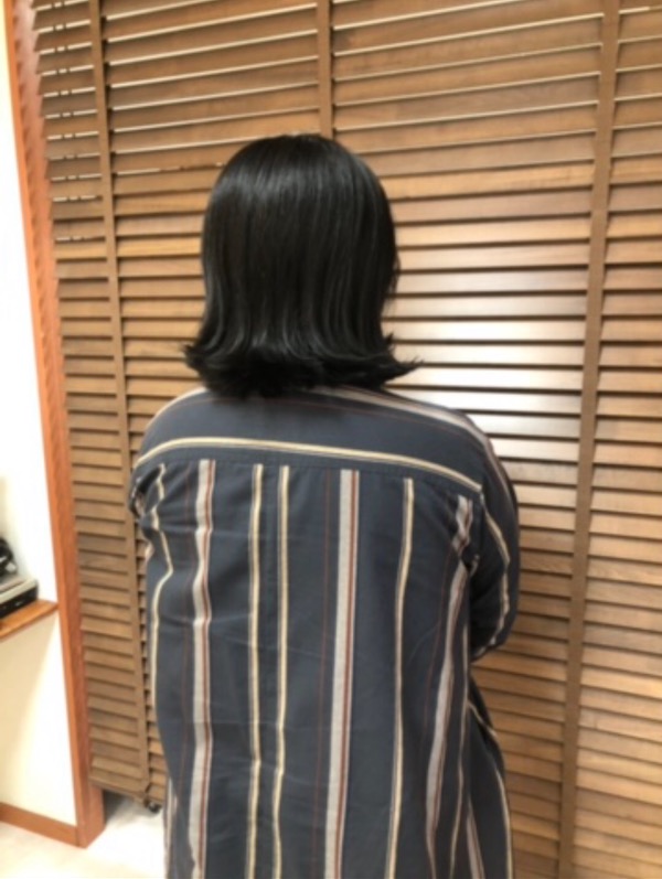 No.64 ミドルヘアの女性